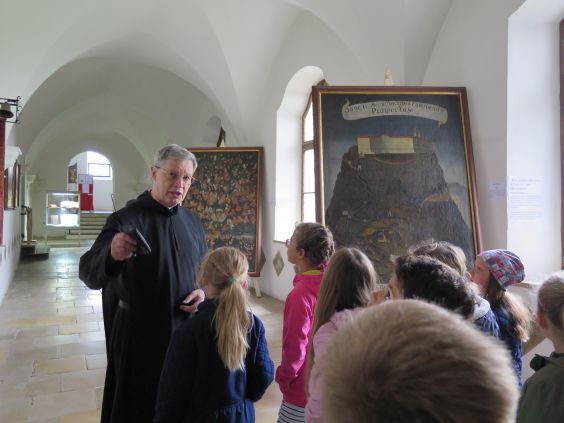 Kinder im Kloster Scheyern